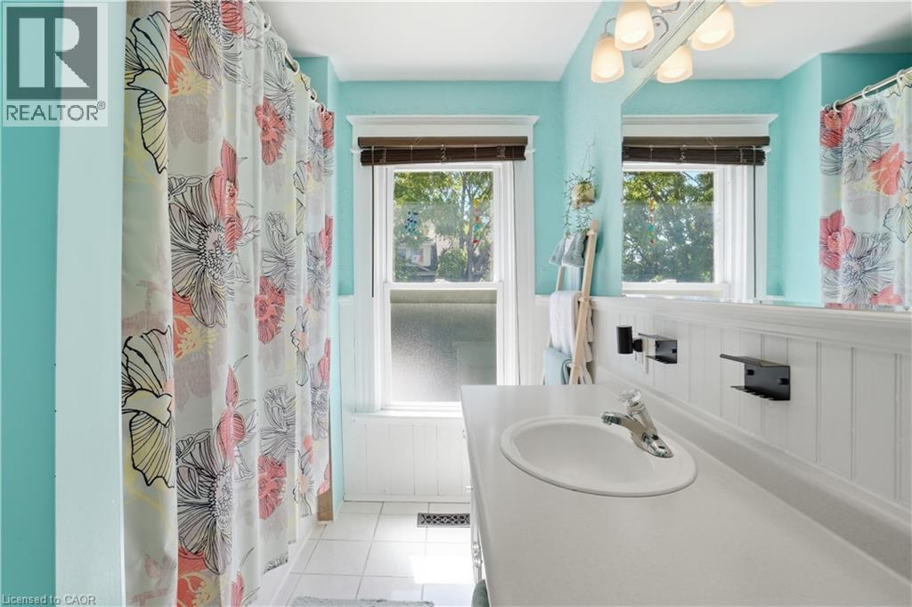 8 STRATHCONA Avenue - Image 21