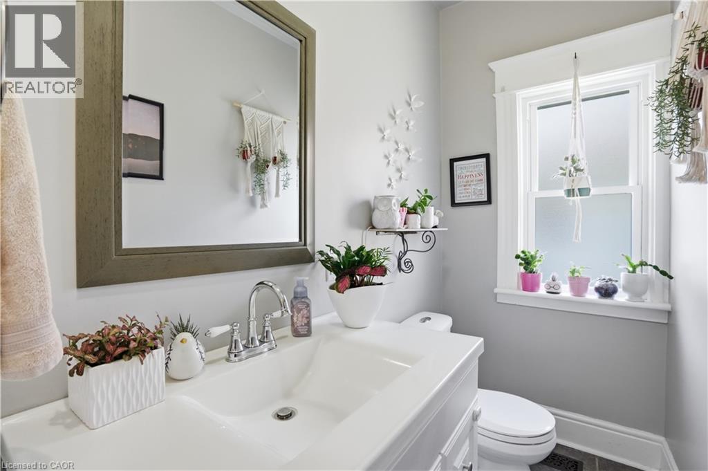 8 STRATHCONA Avenue - Image 17