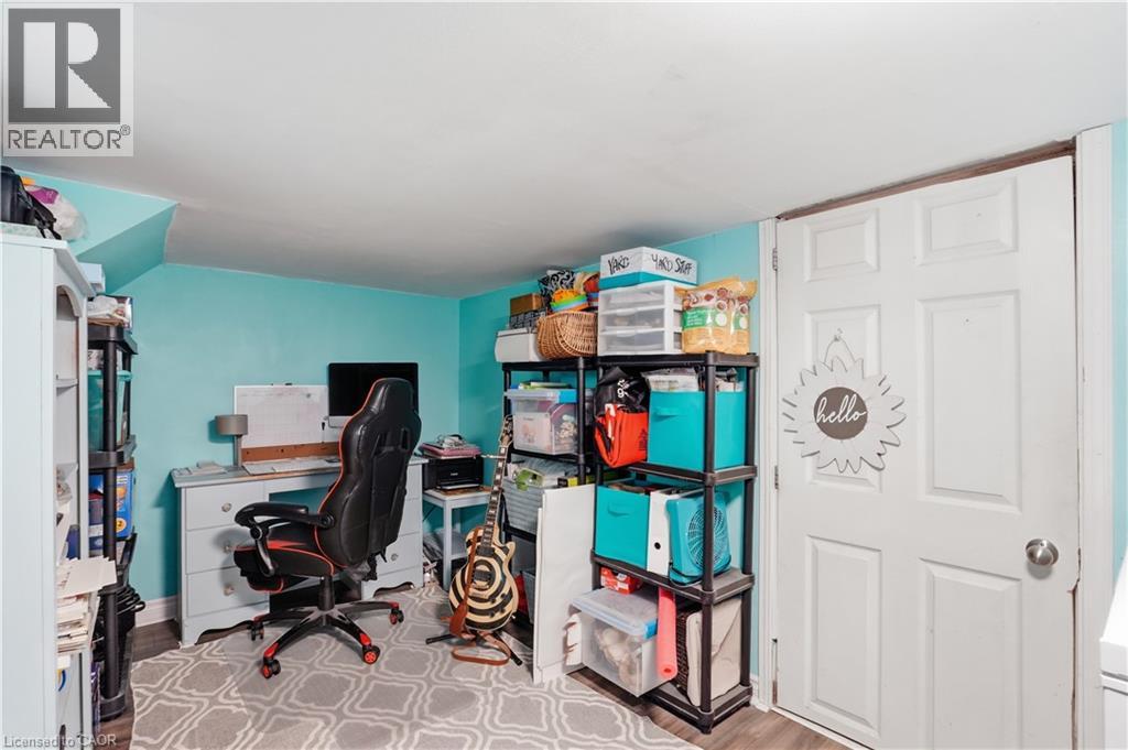 8 STRATHCONA Avenue - Image 27
