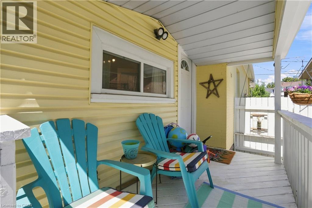 8 STRATHCONA Avenue - Image 29