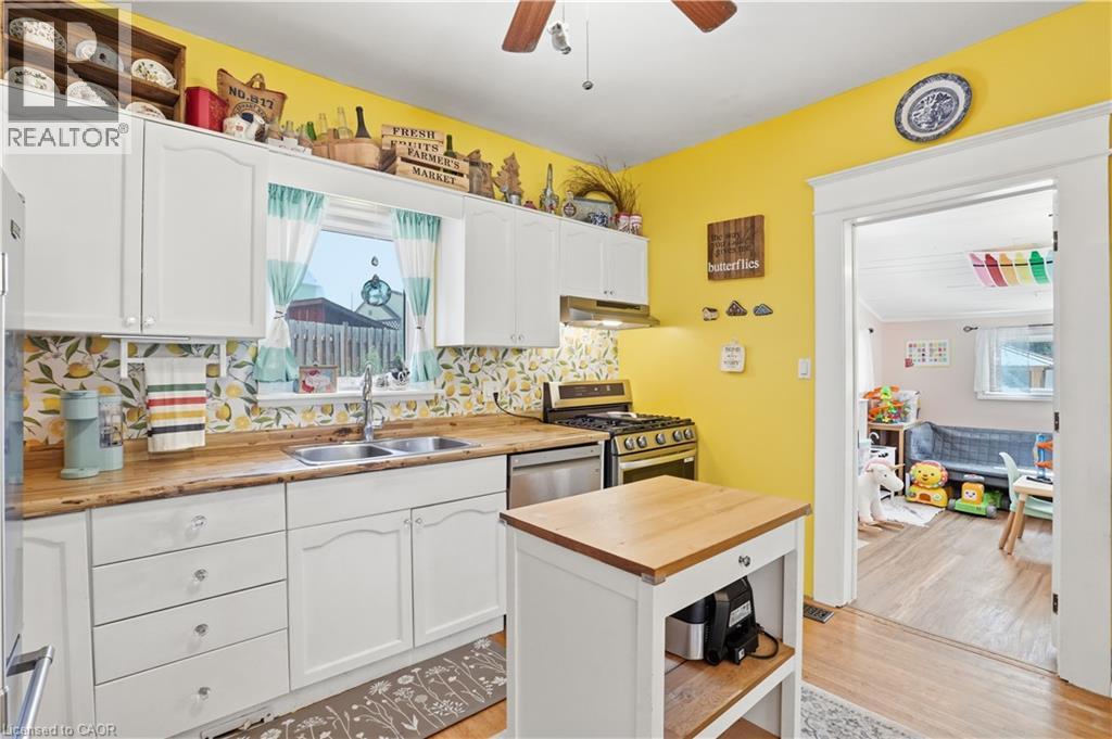 8 STRATHCONA Avenue - Image 14