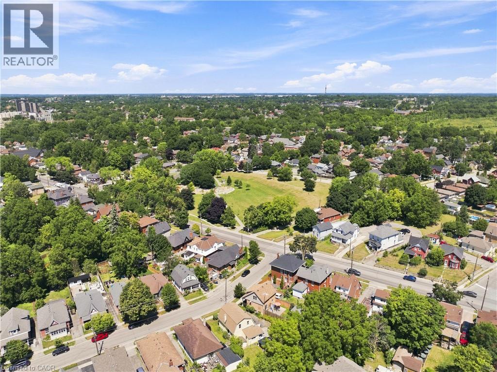 8 STRATHCONA Avenue - Image 35