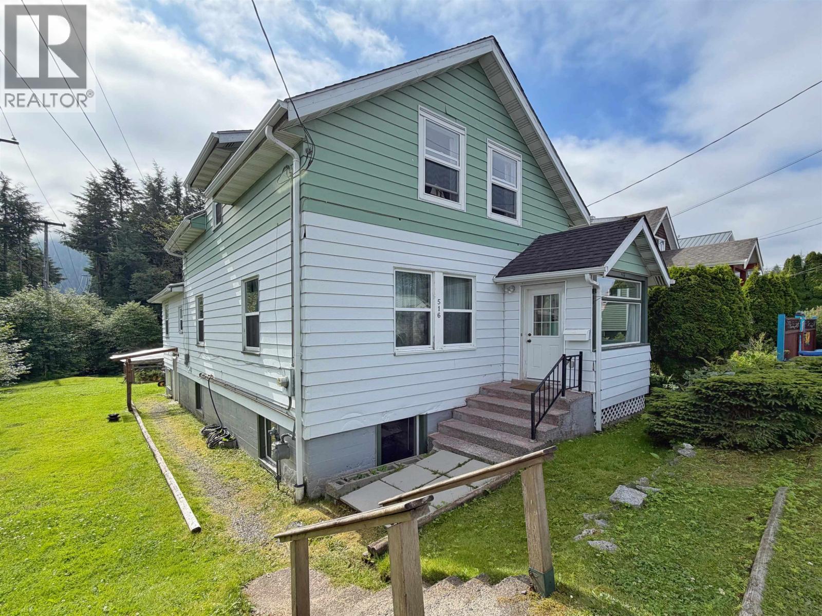 516 E 8TH AVENUE