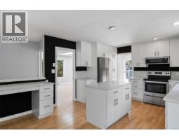 4833 Maplegrove St, Saanich, BC V8Y3B9 Photo 17