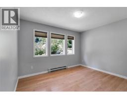 4833 Maplegrove St, Saanich, BC V8Y3B9 Photo 19