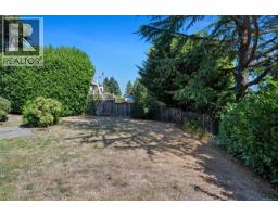 4833 Maplegrove St, Saanich, BC V8Y3B9 Photo 55