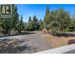 4833 Maplegrove St, Saanich, BC V8Y3B9 Photo 60