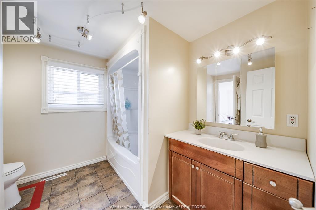 386 WOODRIDGE - Image 30