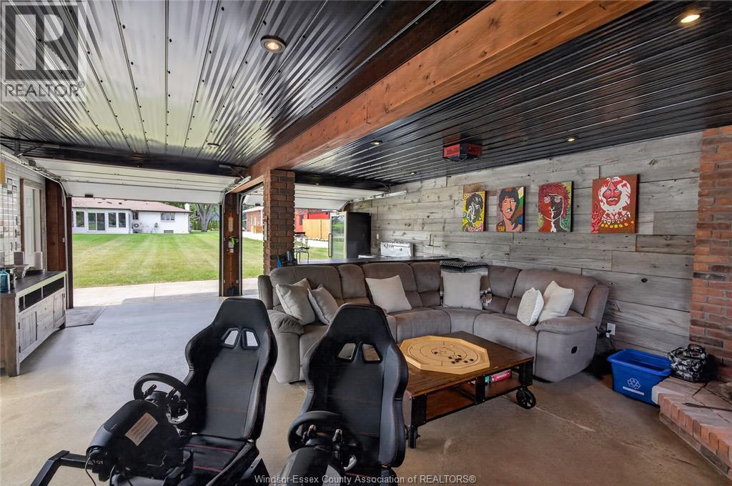 1579 FRONT ROAD South - 42
