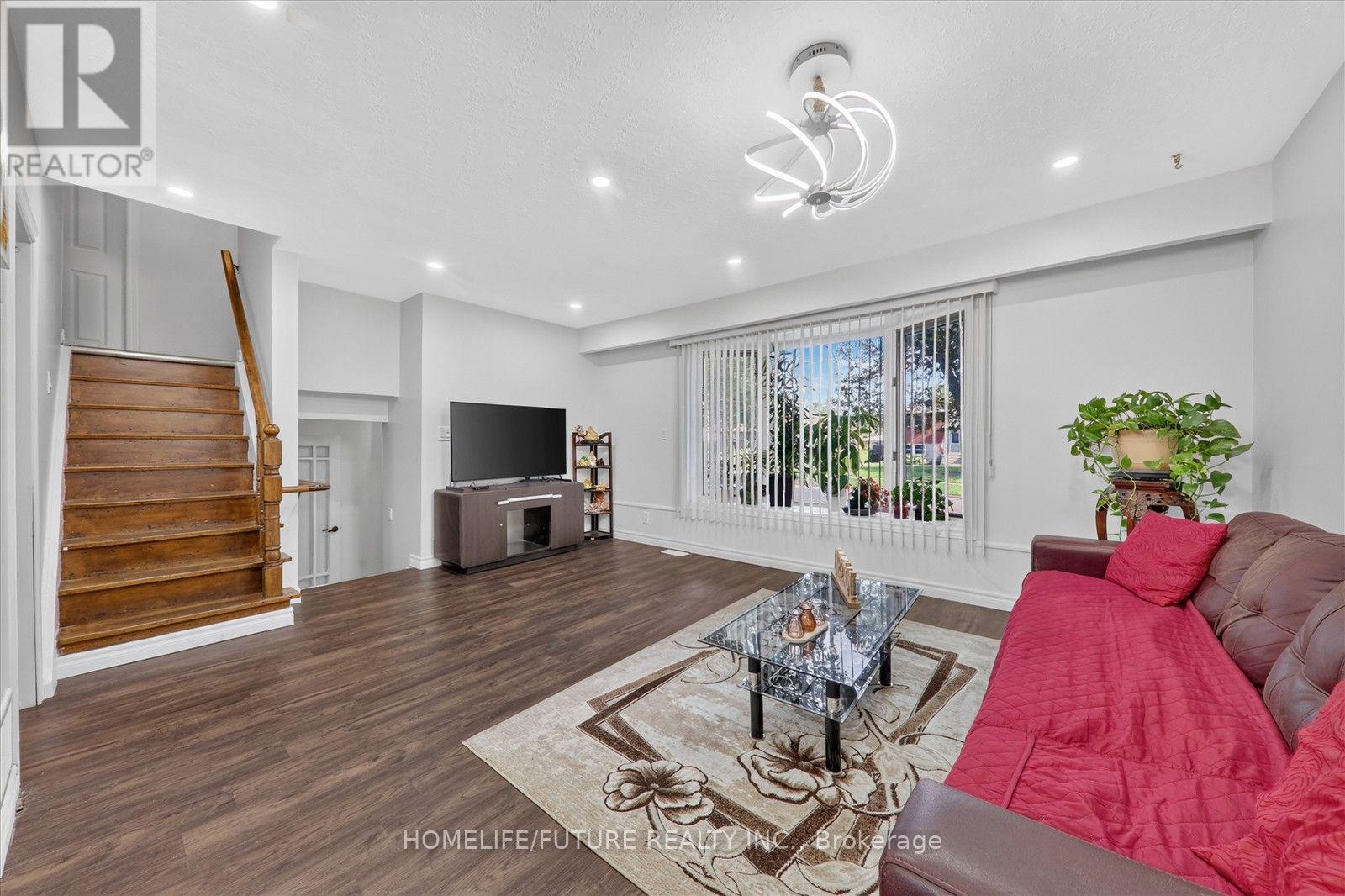 163 LABRADOR DRIVE - 6
