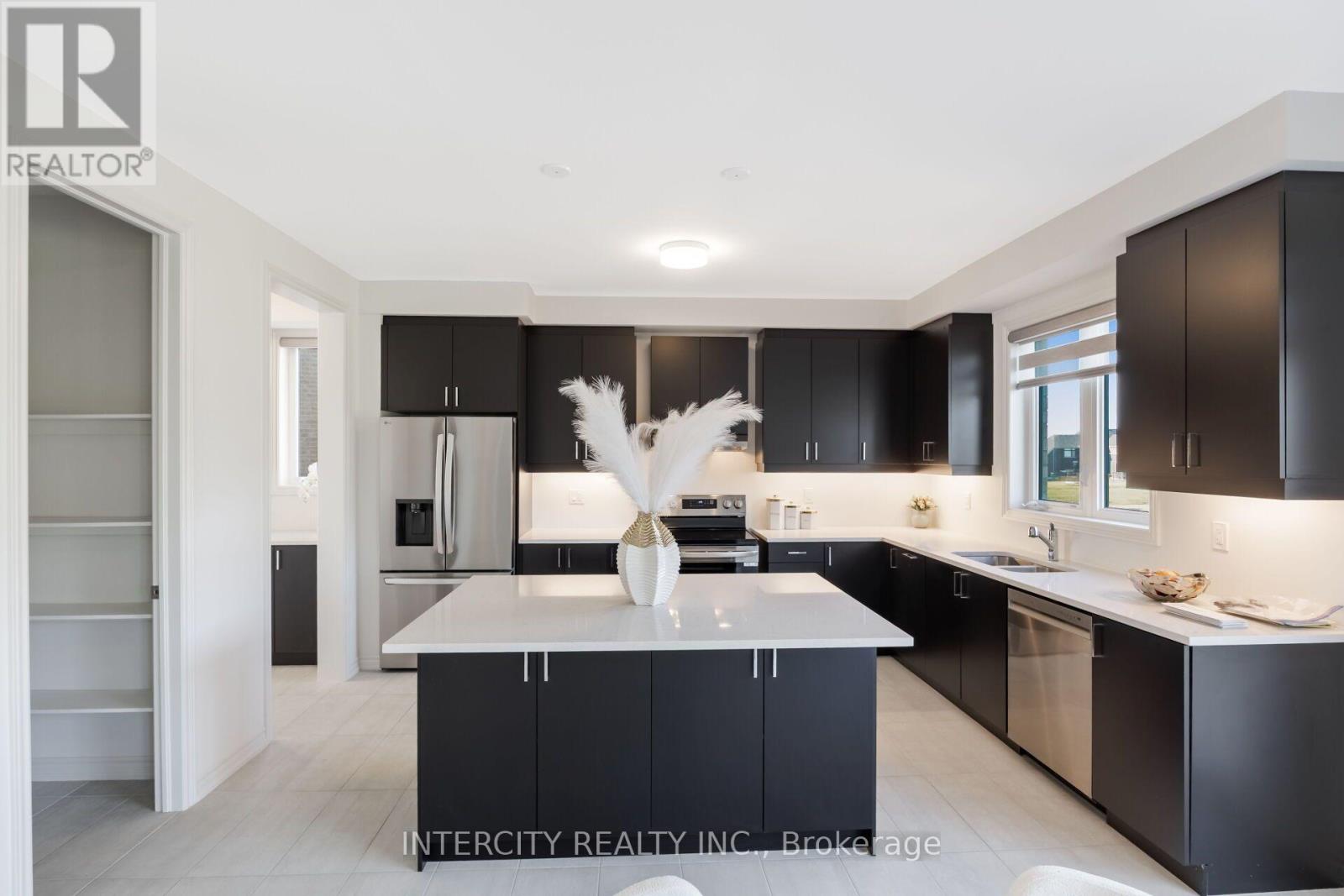 8 ELDERBERRY WAY - 18