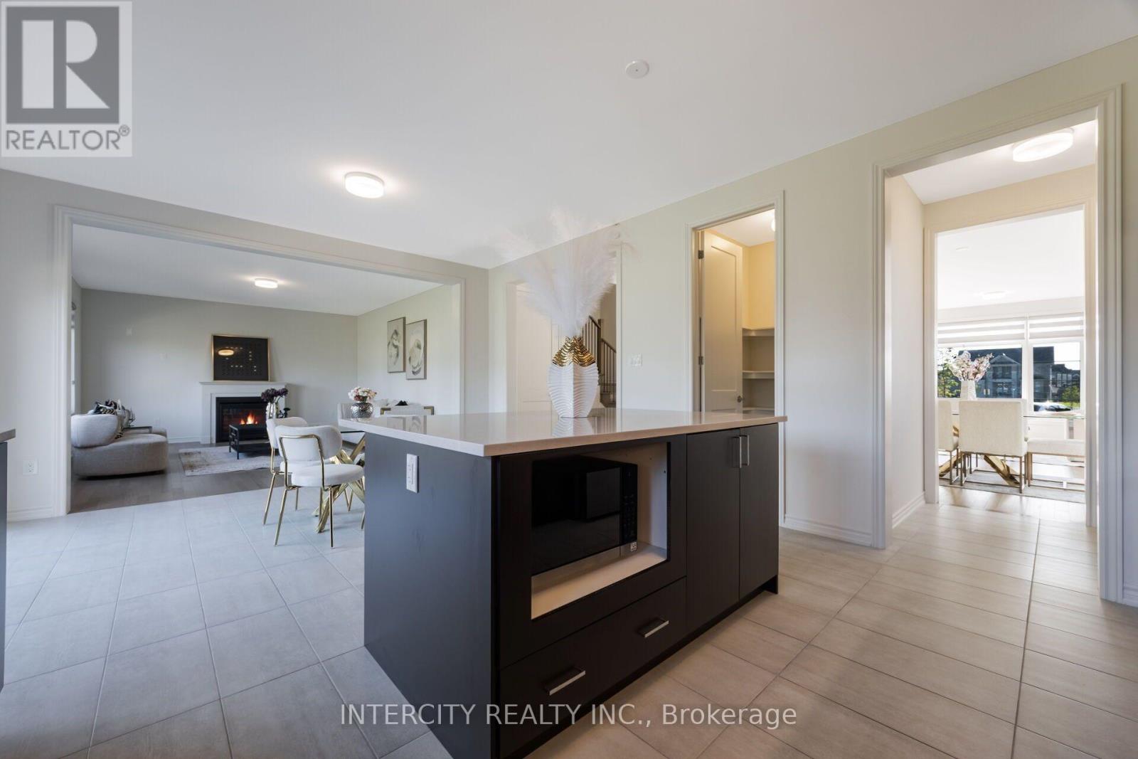 8 ELDERBERRY WAY - 24