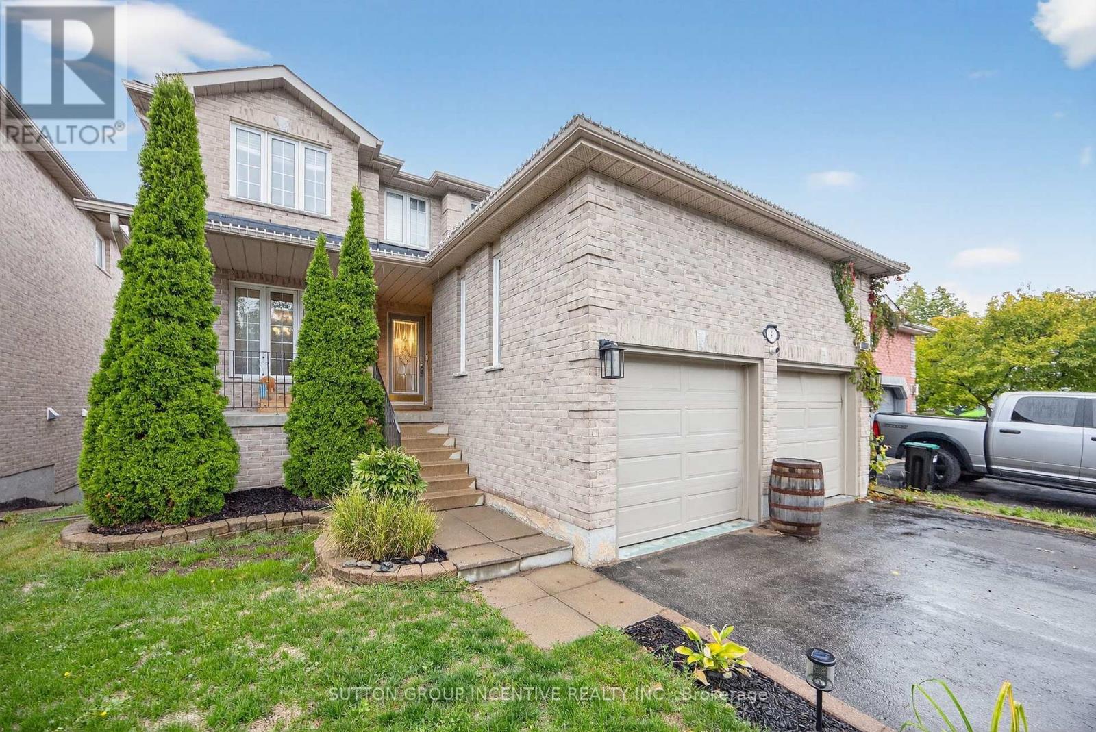 4 DUNNETT DRIVE - 1