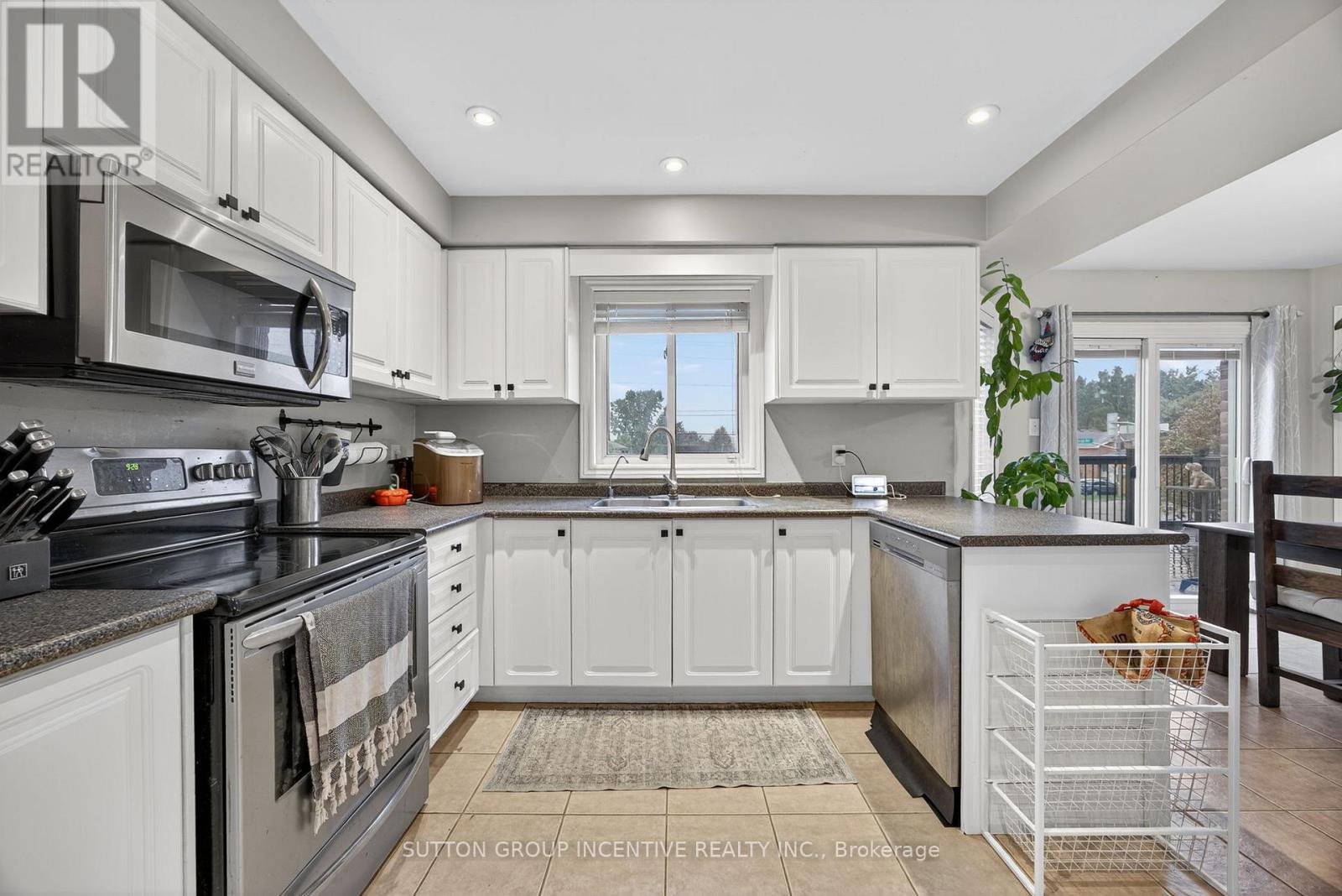 4 DUNNETT DRIVE - 8