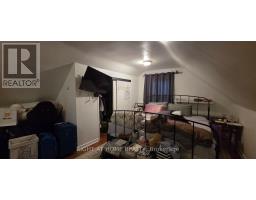 Living room - 179 Gilmour Avenue, Toronto, ON M6P3B2 Photo 6