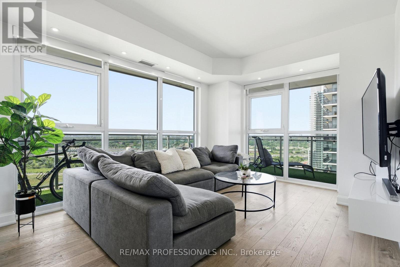 #1904 33 SHORE BREEZE DRIVE - 13