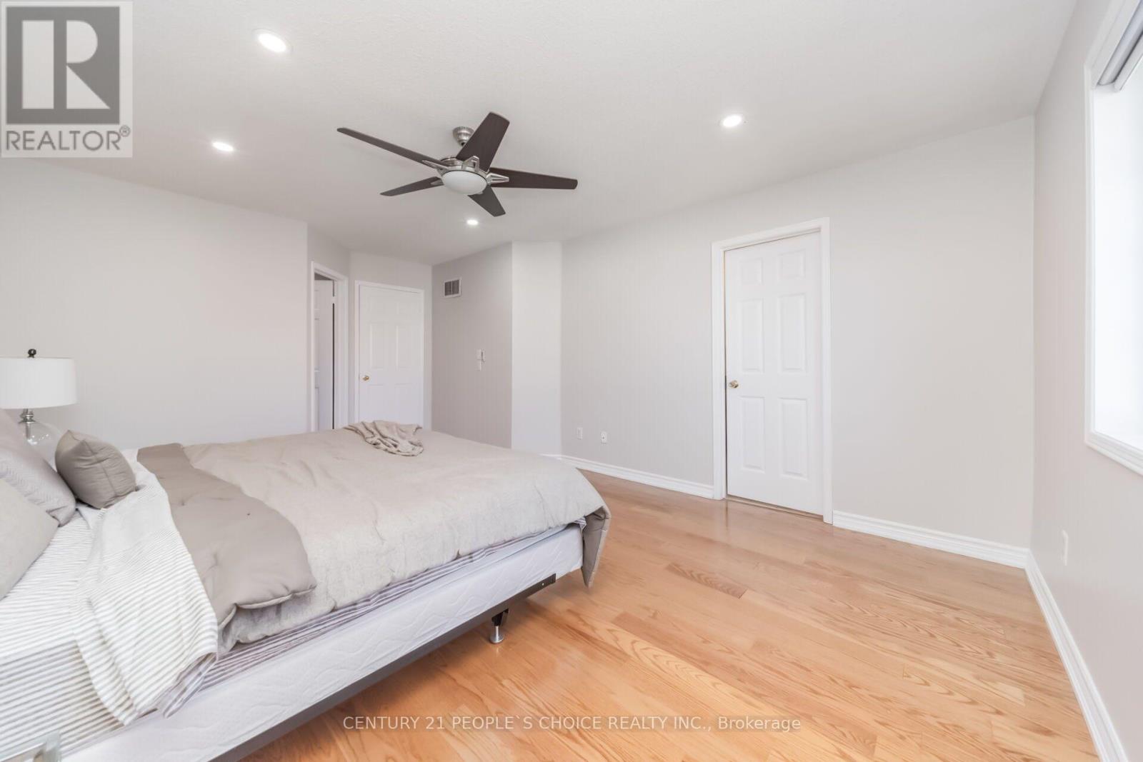 7448 VILLAGE WALK - 21