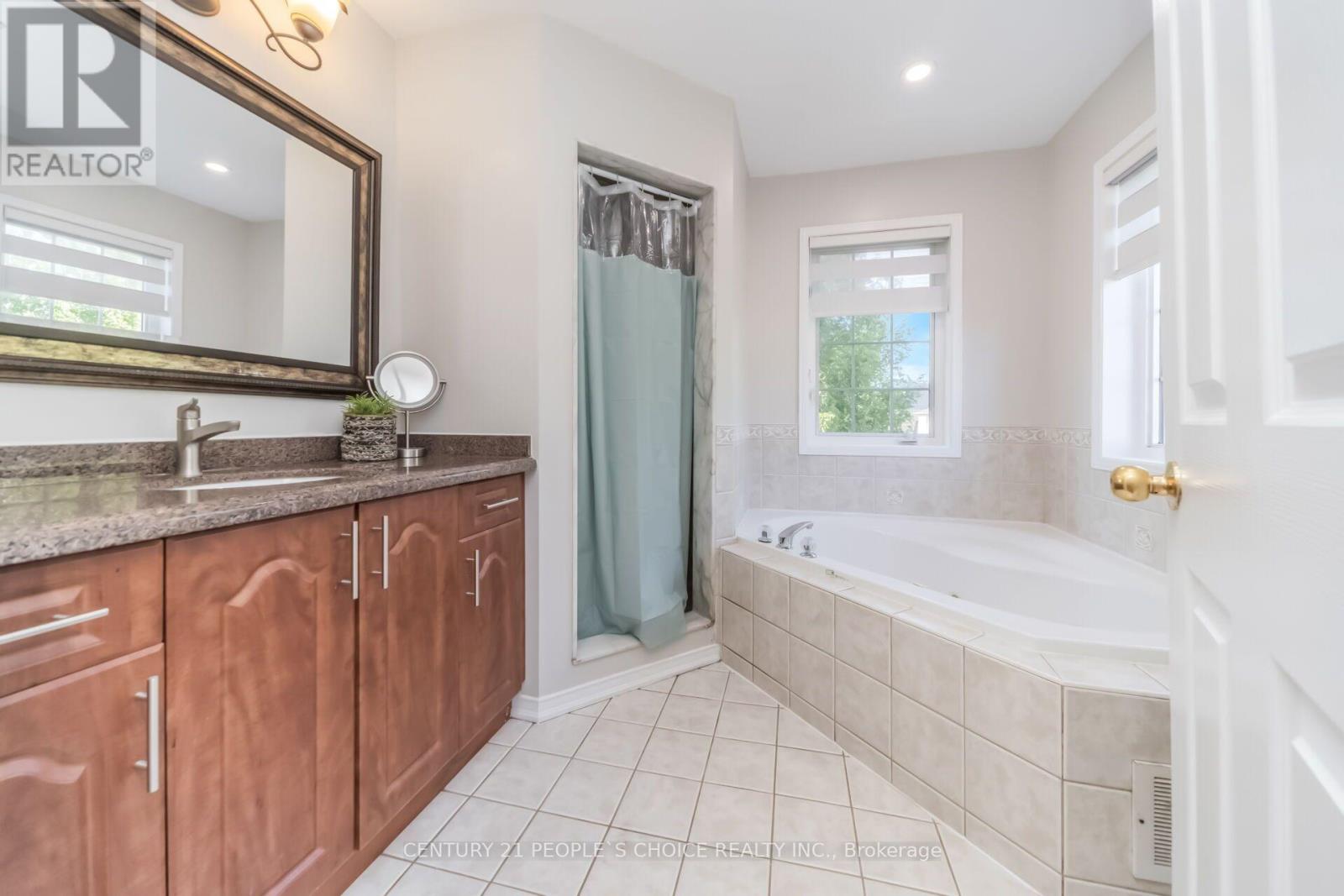7448 VILLAGE WALK - Image 22