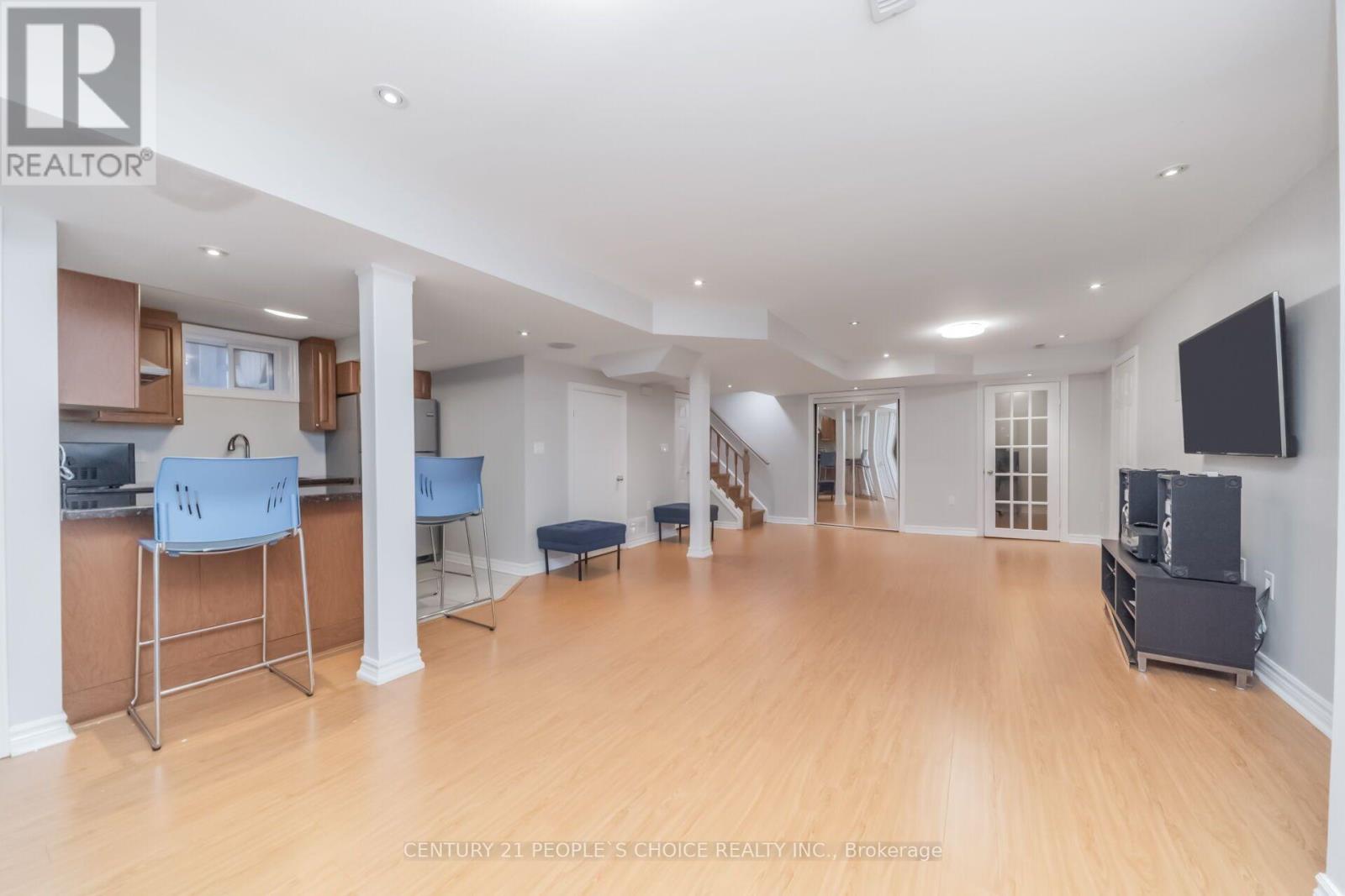 7448 VILLAGE WALK - 35