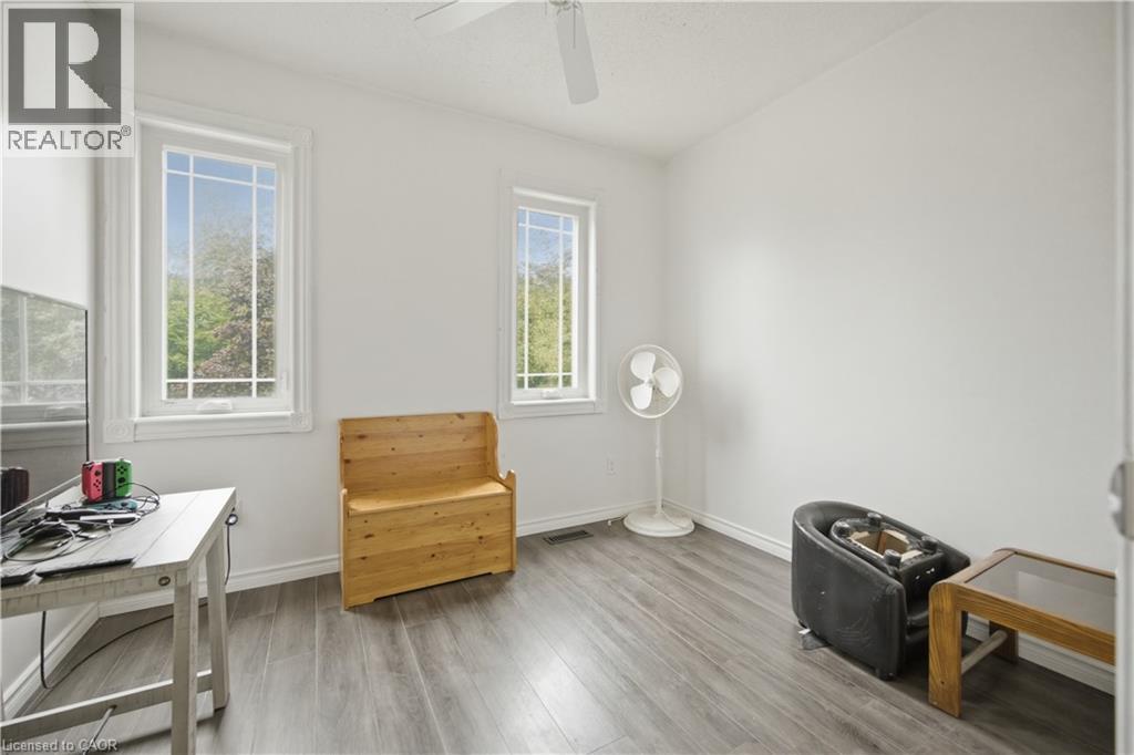 3-bedroom home for sale at 10 EVERGREEN Court, Brantford ON · photo 16 of 32
