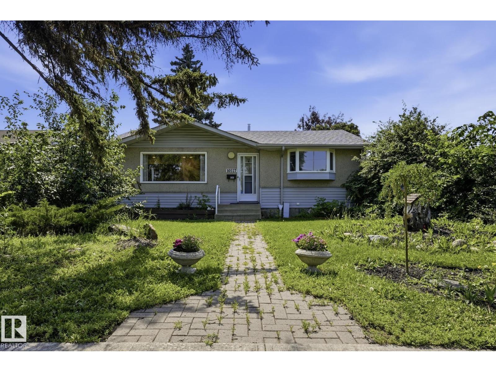 10527 137 AV NW - 1