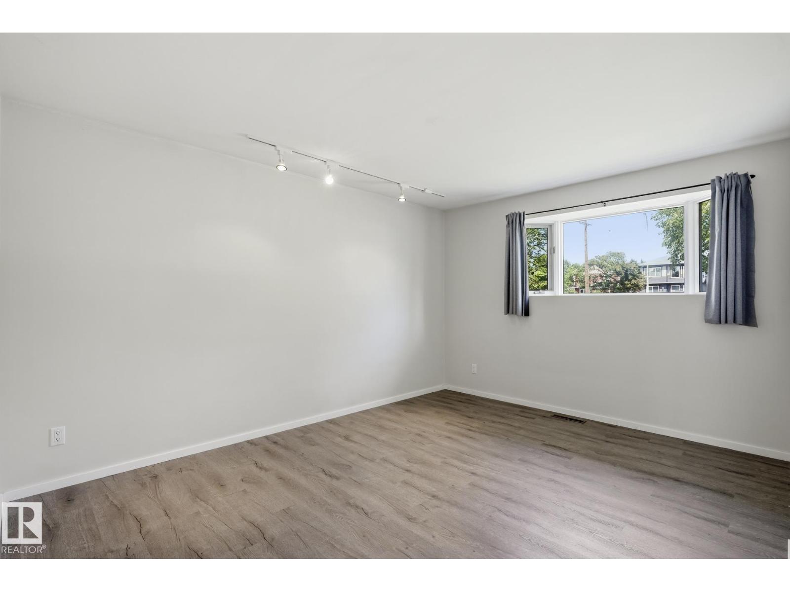 10527 137 AV NW - Image 11