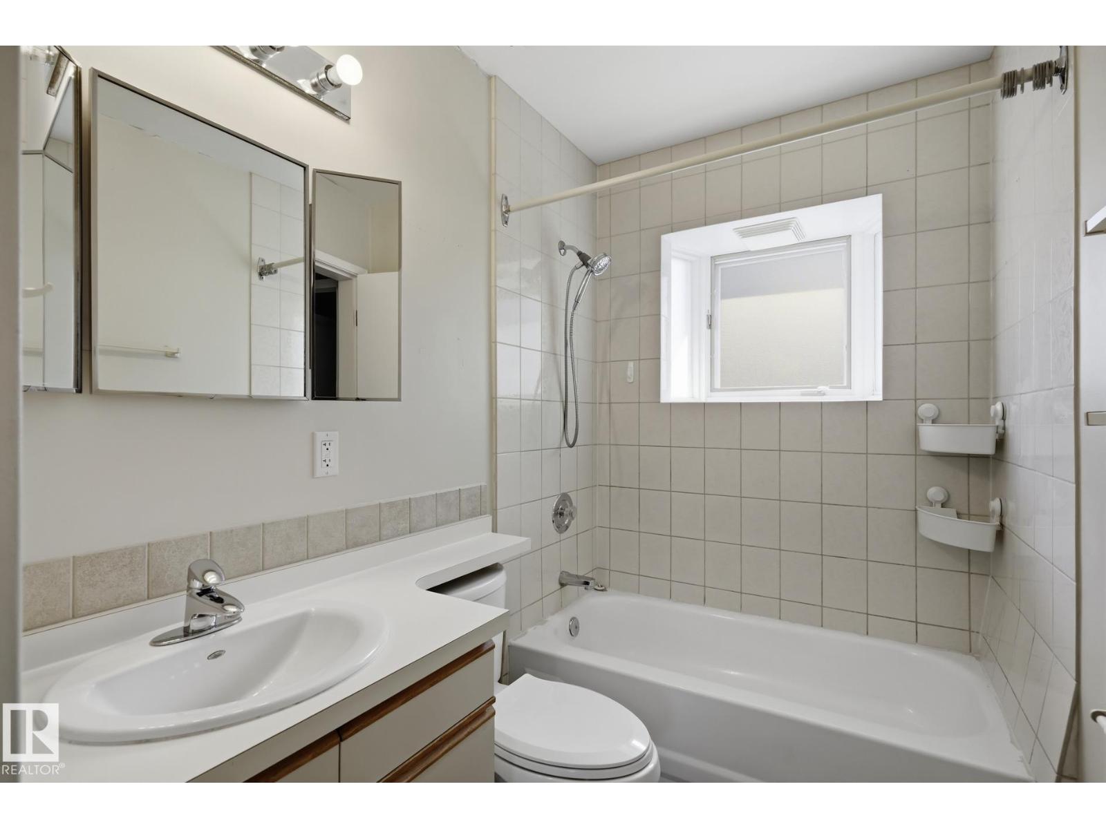 10527 137 AV NW - 14