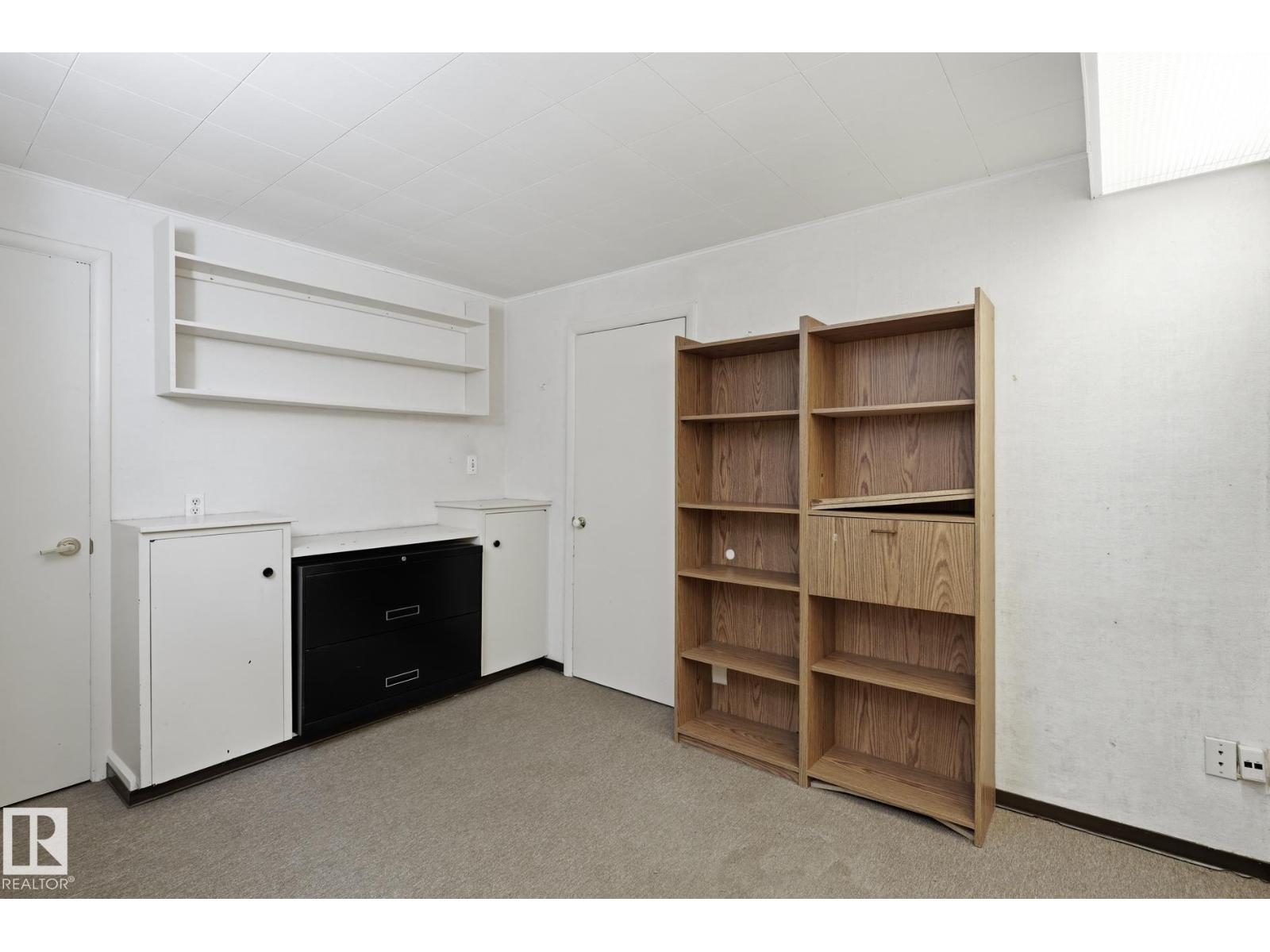10527 137 AV NW - 17