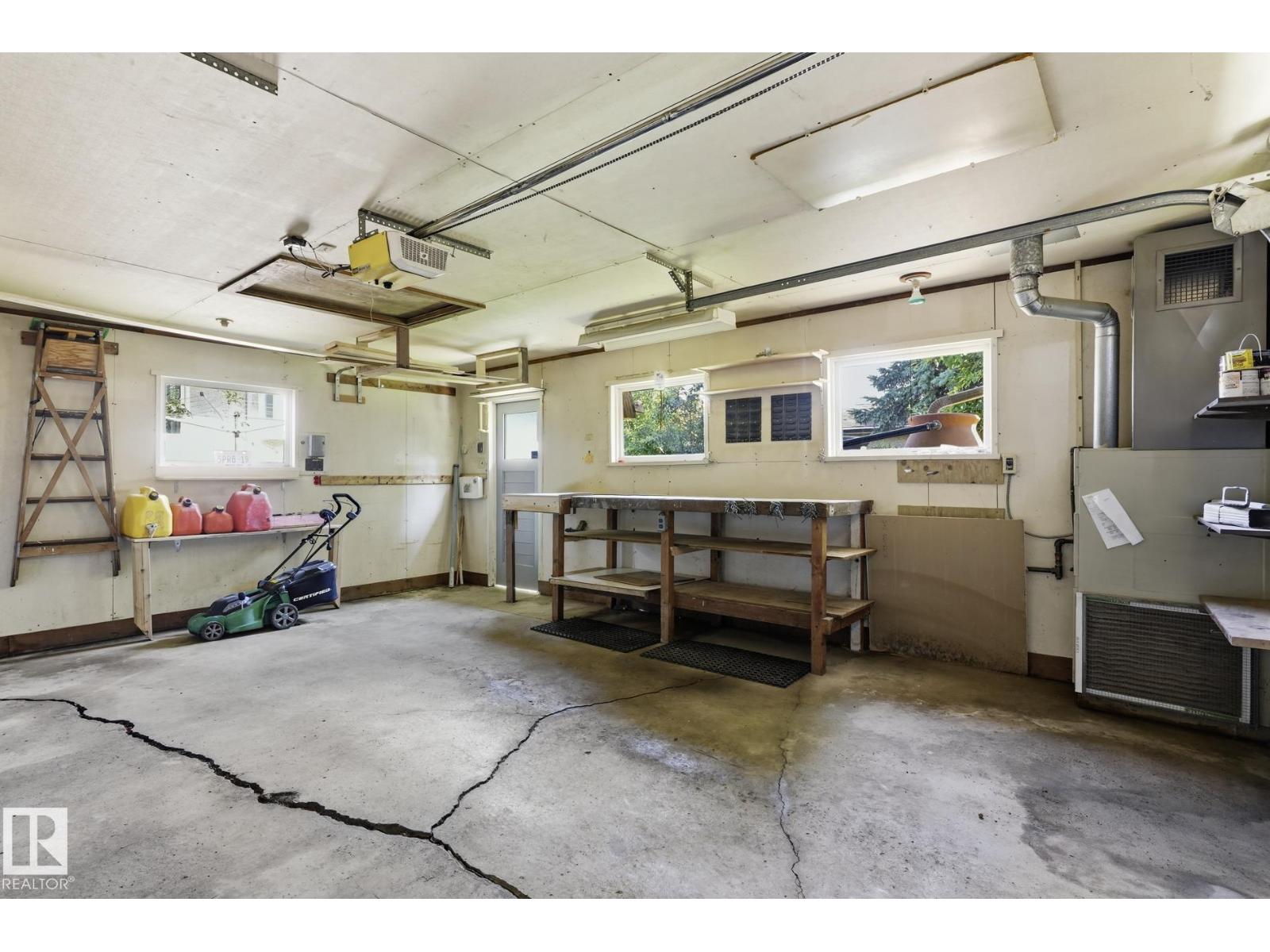 10527 137 AV NW - Image 19