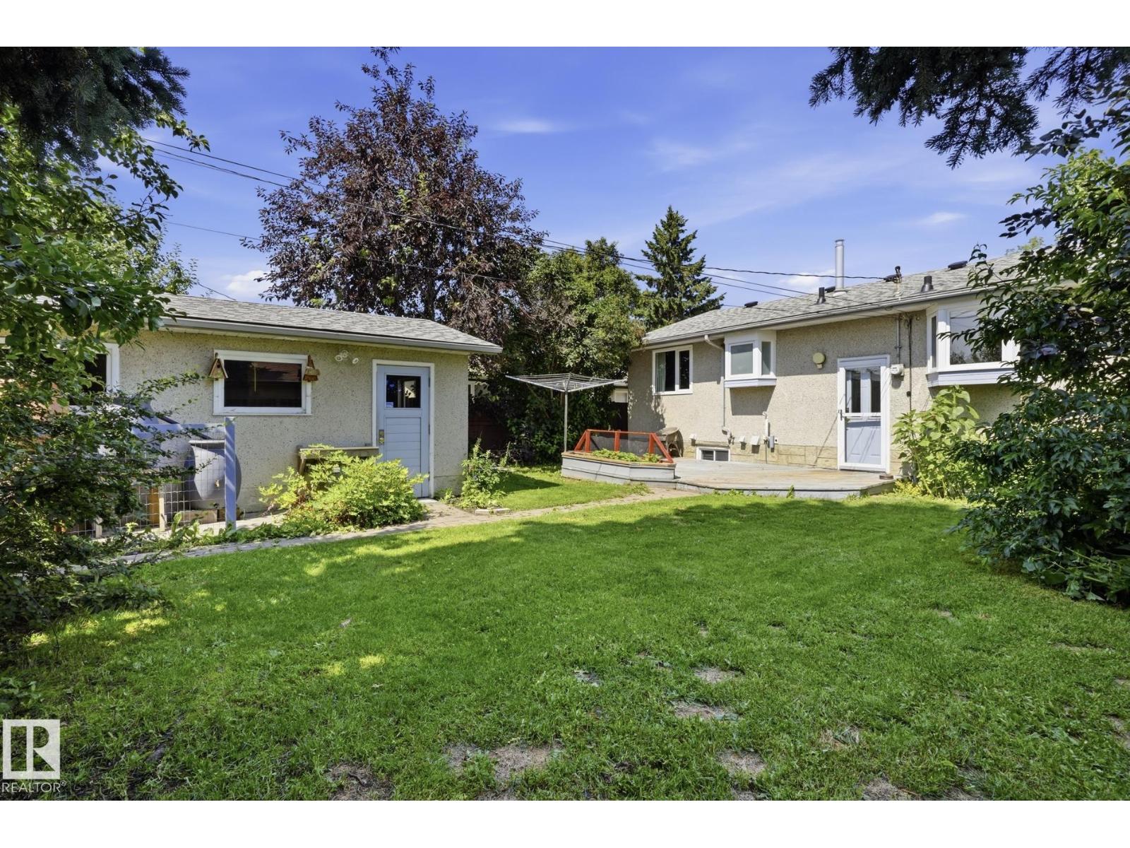 10527 137 AV NW - 23