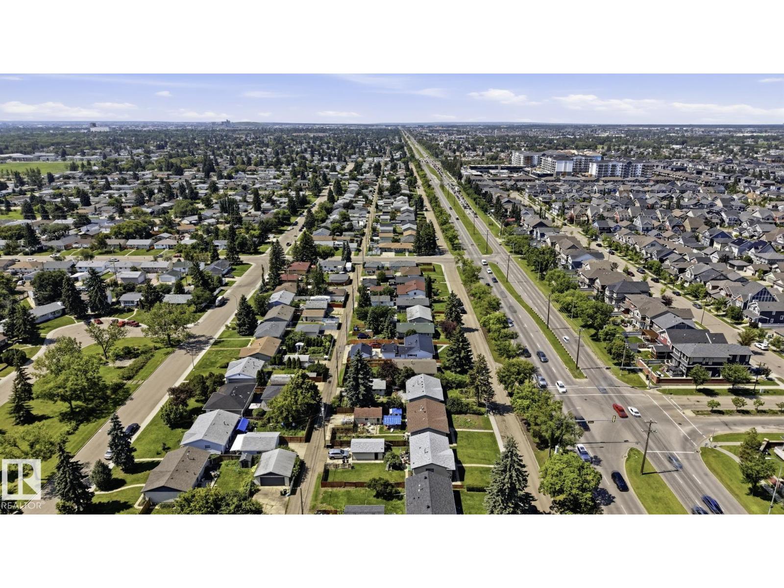 10527 137 AV NW - 35