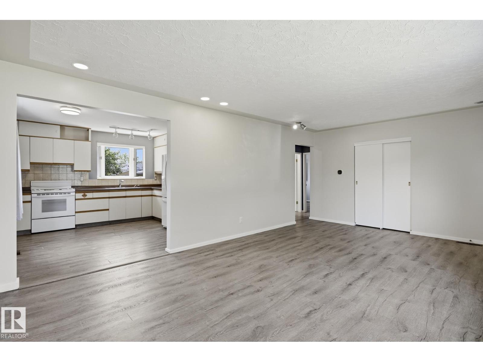 10527 137 AV NW, Rosslyn, Edmonton photo 5