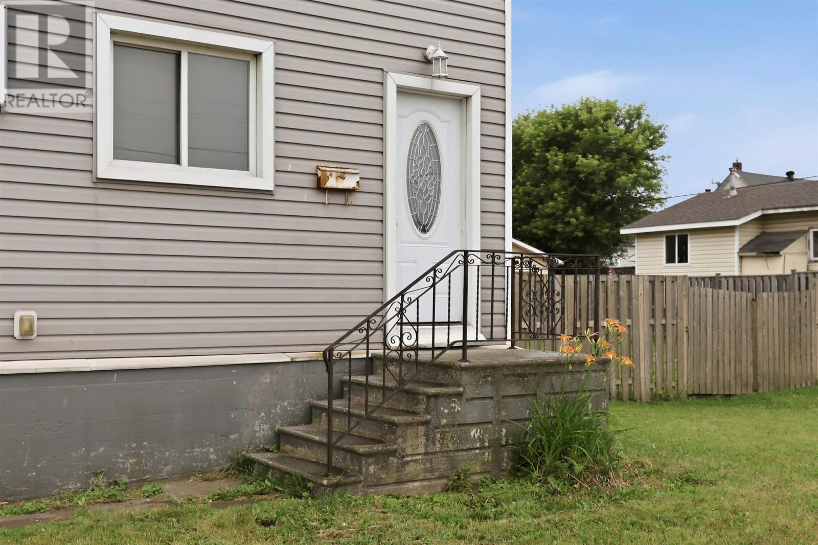 763 Dyment ST, Sault Ste. Marie — photo 2