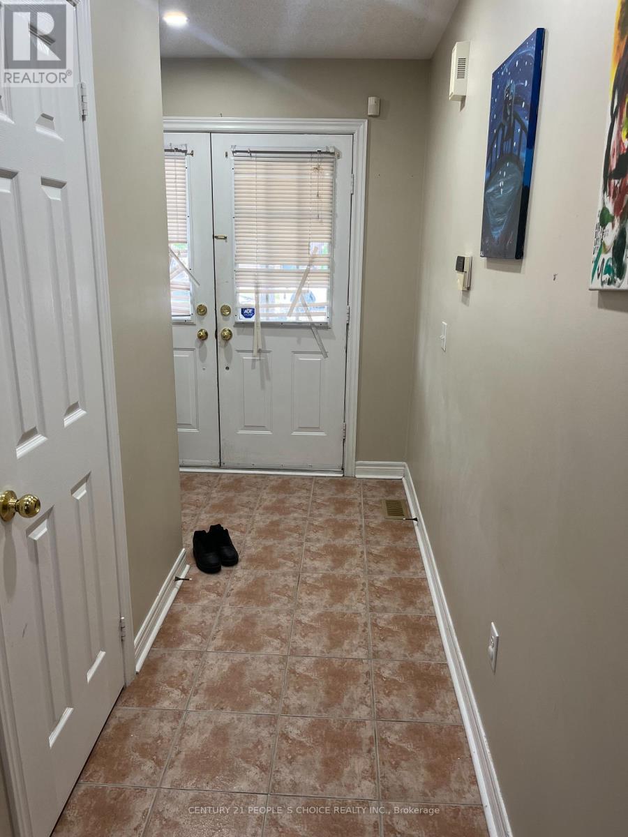 15 CHECKERBERRY CRESCENT, Brampton (Sandringham-Wellington) — photo 2