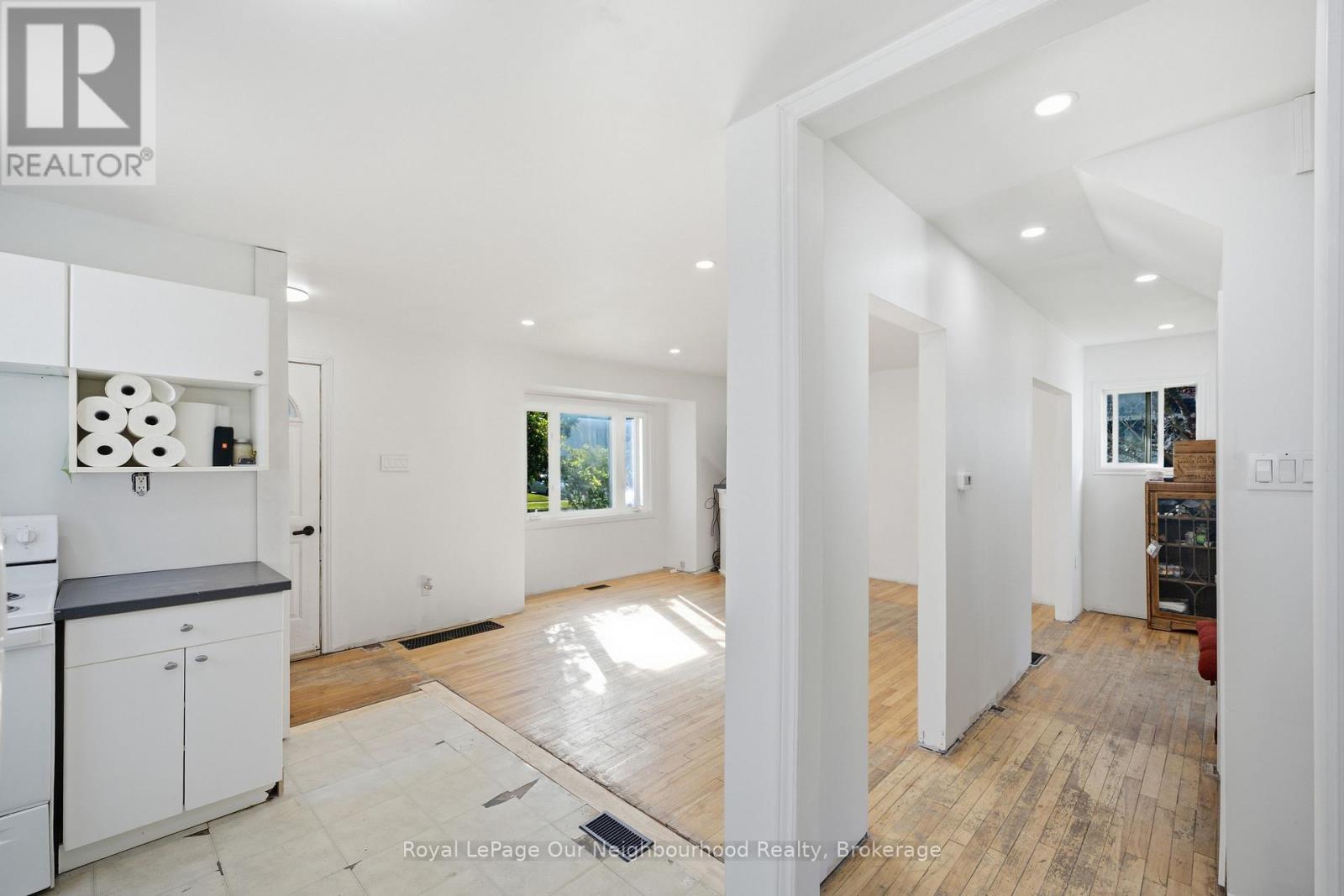 367 CAMPBELL STREET - 8