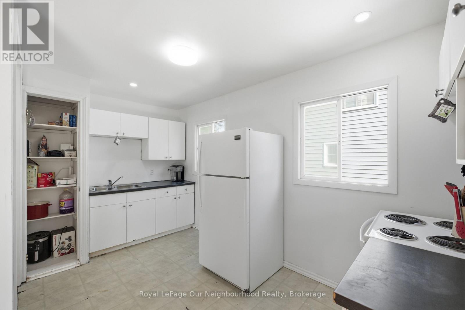 367 CAMPBELL STREET - 9