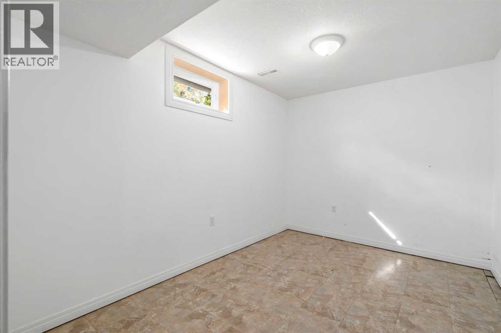 1002 13 Street NE - 24