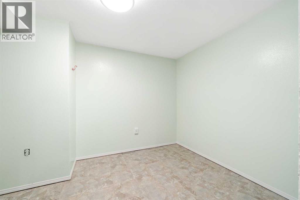 1002 13 Street NE - 25