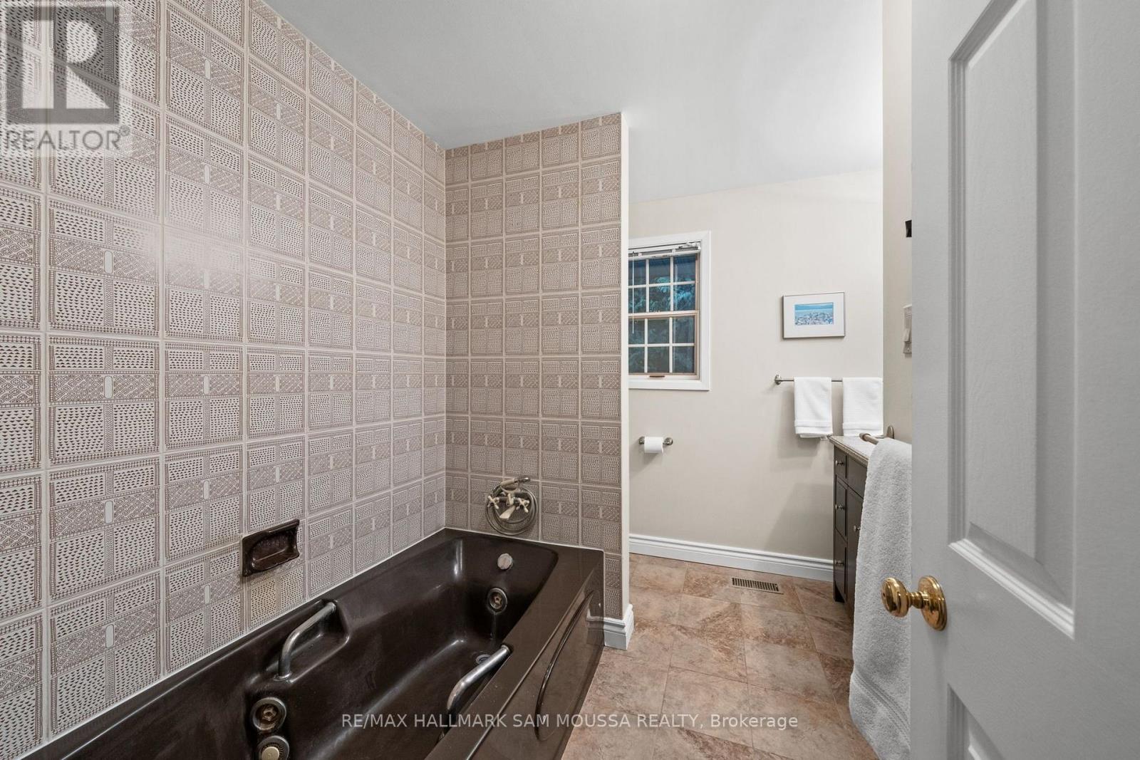 3 Bed, 3 Bath House for Sale in Ottawa – 118 JUANITA AVENUE, Ottawa – MLS# X13639572 - Image 29