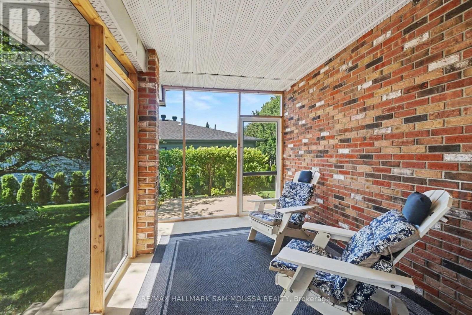 Exterior - Screened-in Porch