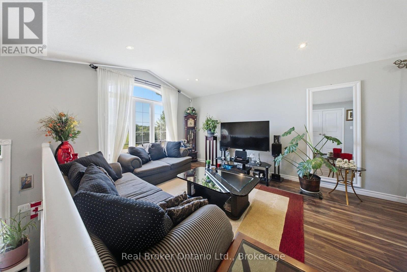 360 DOVER AVENUE - Image 7
