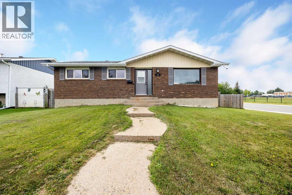 102 Hinge Bay, Fort McMurray