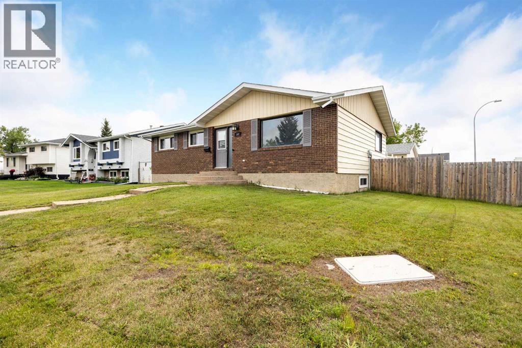 102 Hinge Bay, Fort McMurray