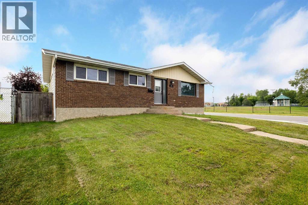 102 Hinge Bay, Fort McMurray