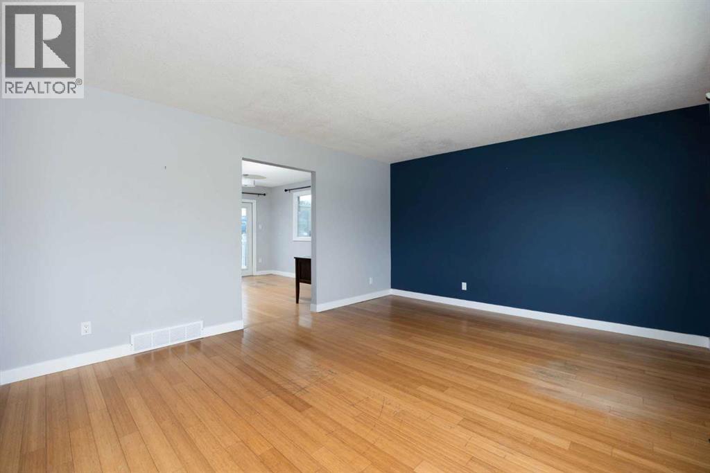 102 Hinge Bay, Fort McMurray