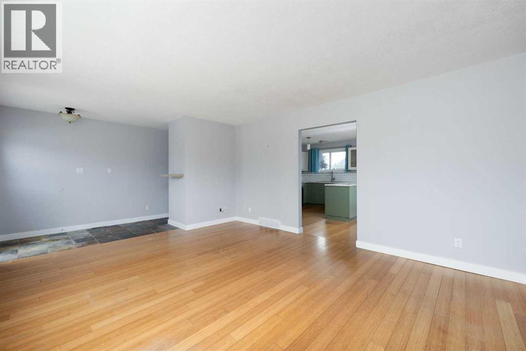 102 Hinge Bay, Fort McMurray