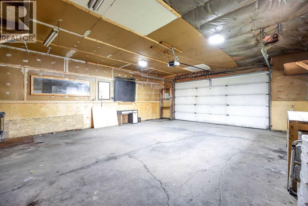 102 Hinge Bay, Fort McMurray
