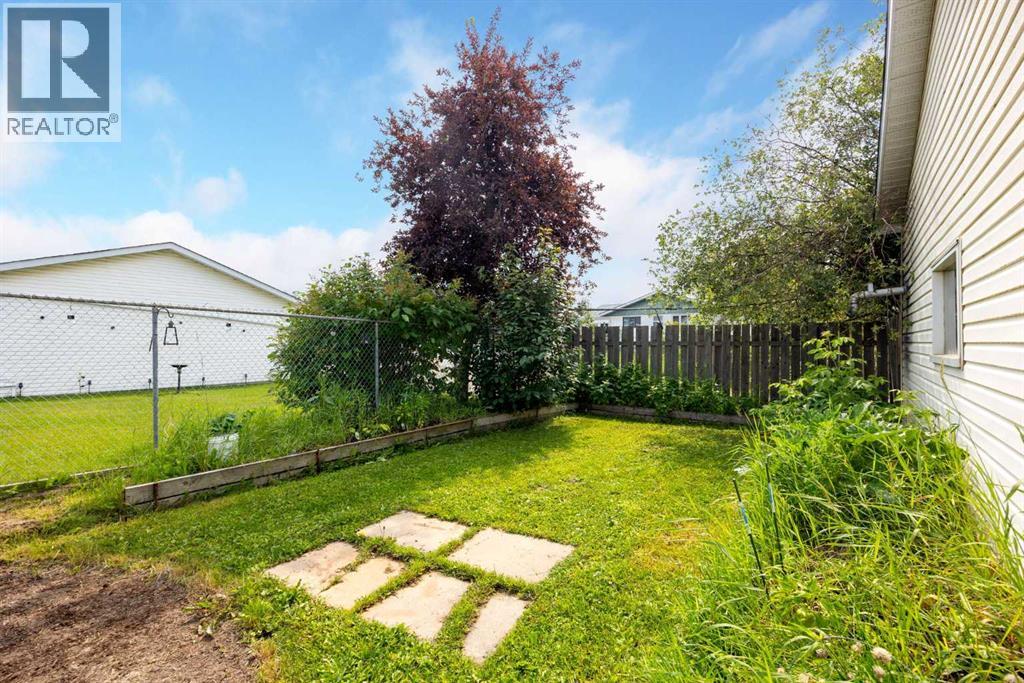102 Hinge Bay, Fort McMurray