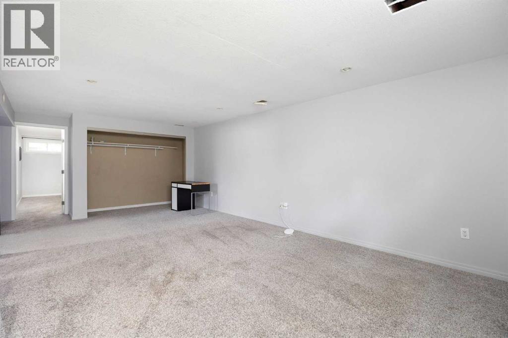 102 Hinge Bay, Fort McMurray
