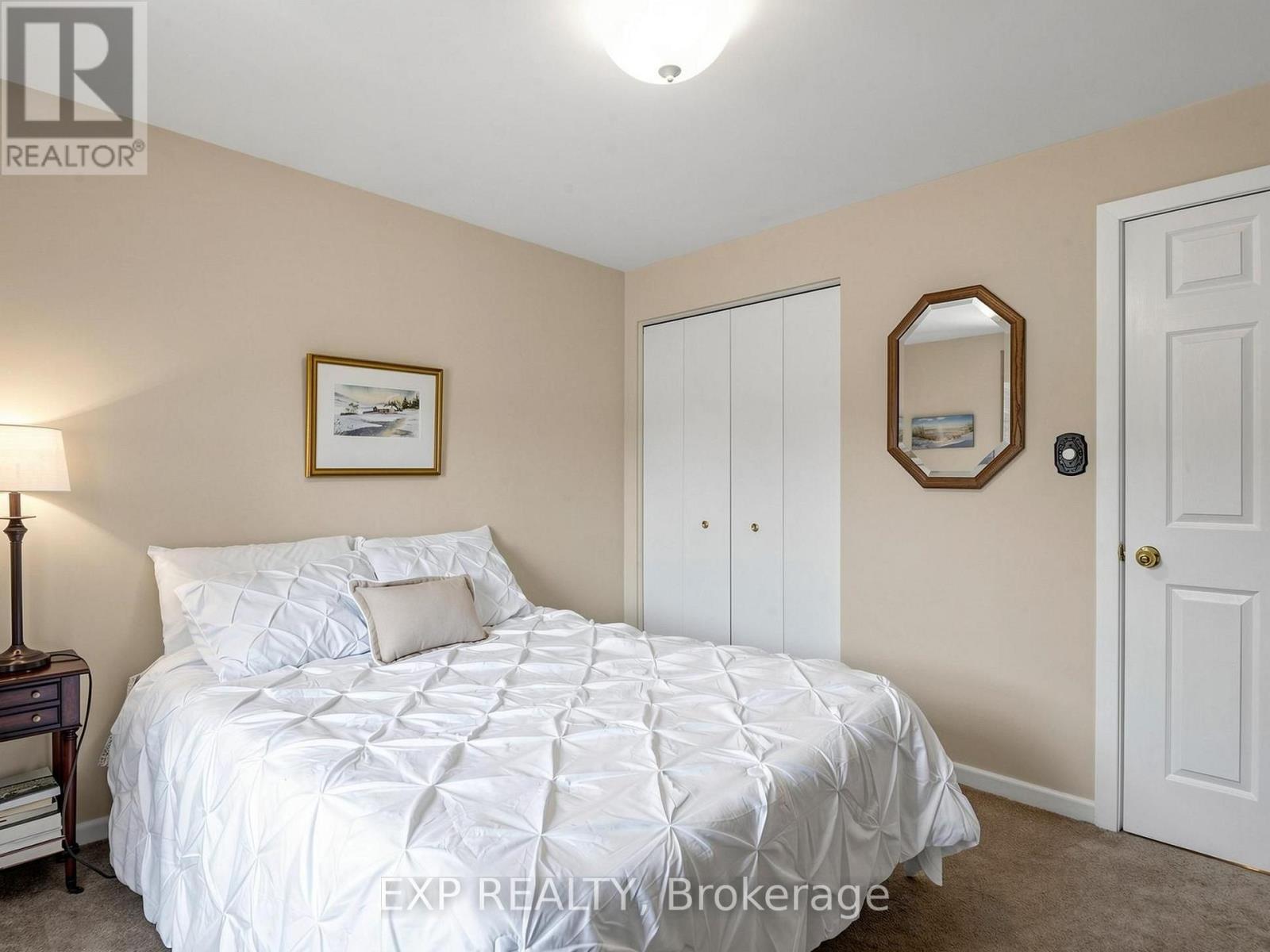 37 BRIGHTBAY CRESCENT - 27